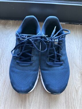 Under Armour Men’s Navy Blue Lightweight Athletic Sneakers